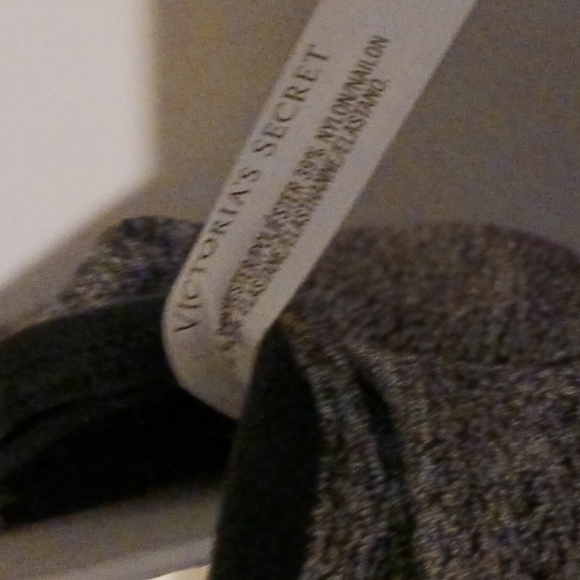 Victoria Secret  VSX Sports Bra with bra built in. Size 34C. - Picture 7 of 9